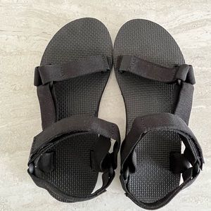 Like New Black Teva Sandals
